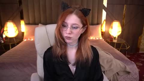 Snapshot of sasha_exclusive chatting on February 19, 5:16 pm Sasha Exclusive online show from February 19, 5:16 pm