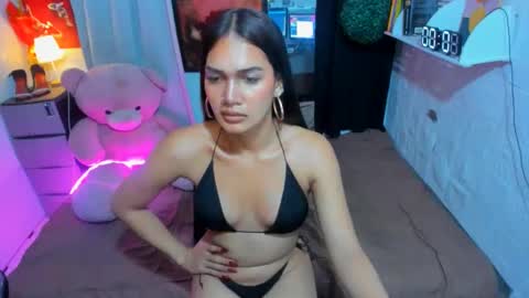 ESTELLA online show from February 15, 3:50 pm
