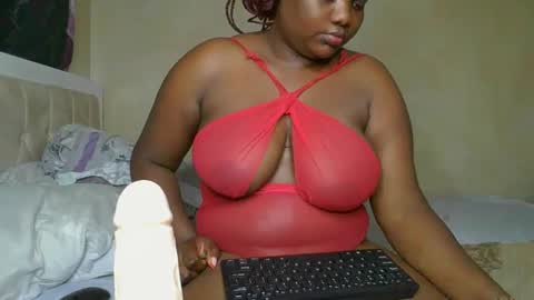 Snapshot of sassie_bee chatting on January 7, 2:42 am sassie_bee online show from January 7, 2:42 am