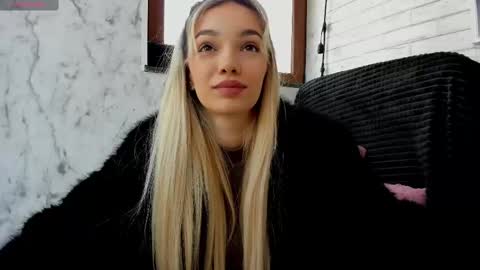 Snapshot of sassyt33n chatting on February 10, 8:20 am sassyt33n online show from February 10, 8:20 am