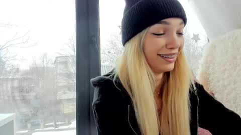 Snapshot of sassyt33n chatting on February 28, 10:09 am sassyt33n online show from February 28, 10:09 am