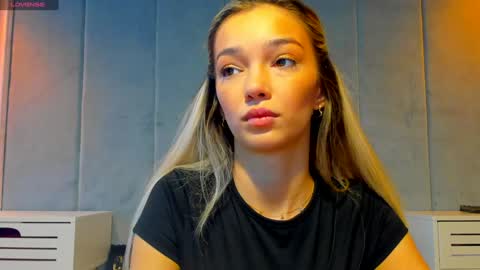 Snapshot of sassyt33n chatting on September 9, 8:25 am sassyt33n online show from September 9, 8:25 am