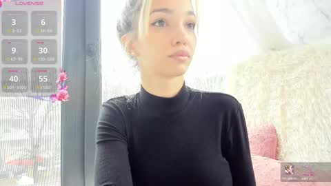 Snapshot of sassyt33n chatting on March 2, 9:53 am sassyt33n online show from March 2, 9:53 am