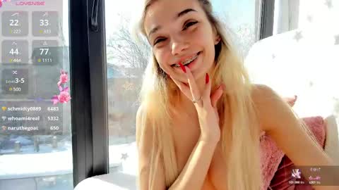 Snapshot of sassyt33n chatting on February 23, 12:27 pm sassyt33n online show from February 23, 12:27 pm