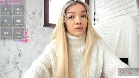 Snapshot of sassyt33n chatting on February 7, 8:33 am sassyt33n online show from February 7, 8:33 am