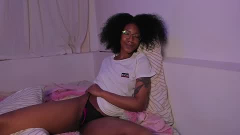 Snapshot of saturno_vibes chatting on March 5, 12:00 pm saturno_vibes online show from March 5, 12:00 pm