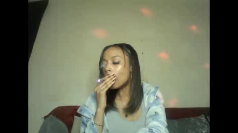 Snapshot of saucy_shanice chatting on September 11, 10:11 pm Shaniiice online show from September 11, 10:11 pm