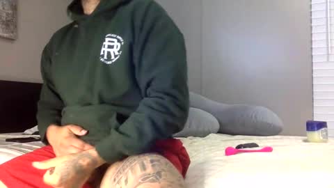 Snapshot of savagebullxxx chatting on December 14, 3:06 am savagebullxxx online show from December 14, 3:06 am