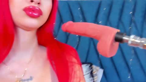 Snapshot of scarleett_jones chatting on February 20, 9:42 pm scarleett jones online show from February 20, 9:42 pm