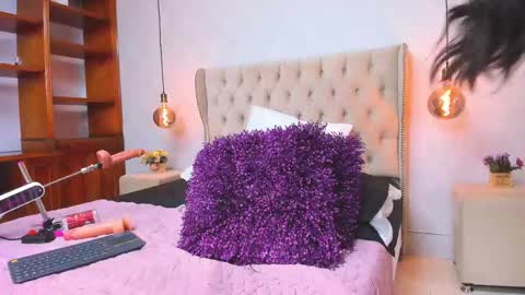 Snapshot of scarlet_brown20 chatting on February 12, 10:48 pm sacrlet online show from February 12, 10:48 pm