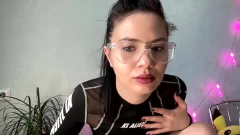 Snapshot of scarletpetal chatting on January 21, 6:43 am scarletpetal online show from January 21, 6:43 am