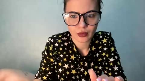 Snapshot of scarletpetal chatting on February 6, 11:53 am scarletpetal online show from February 6, 11:53 am