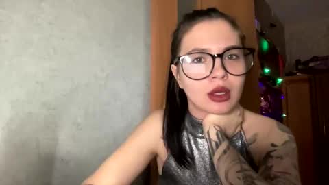Snapshot of scarletpetal chatting on January 26, 10:34 am scarletpetal online show from January 26, 10:34 am