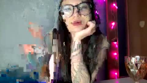 Snapshot of scarletpetal chatting on January 25, 9:26 am scarletpetal online show from January 25, 9:26 am