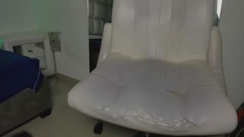scarlette_js online show from September 15, 3:30 am