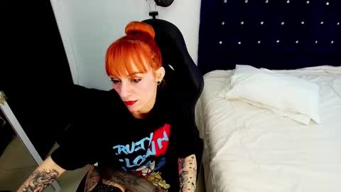 Snapshot of scarlettmilf_cg chatting on September 18, 1:15 pm Scarlett online show from September 18, 1:15 pm