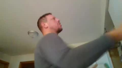 Snapshot of scottydoesntknow0 chatting on January 2, 12:55 am scottydoesntknow0 online show from January 2, 12:55 am