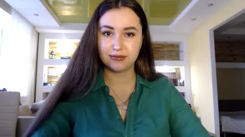 Elizabeth  online show from December 6, 10:00 am