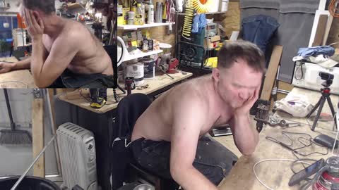 Snapshot of seattlemanwhore chatting on December 27, 10:59 pm Seattlemanwhore online show from December 27, 10:59 pm