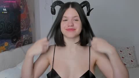 Snapshot of secretqueen_x chatting on February 2, 11:00 pm Anna online show from February 2, 11:00 pm