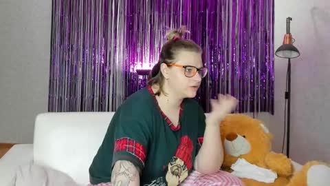seductive_she_wolf online show from February 15, 9:15 pm