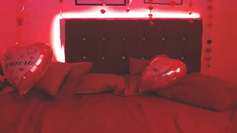 Snapshot of selena_hotmilf chatting on February 14, 3:36 pm Selena online show from February 14, 3:36 pm