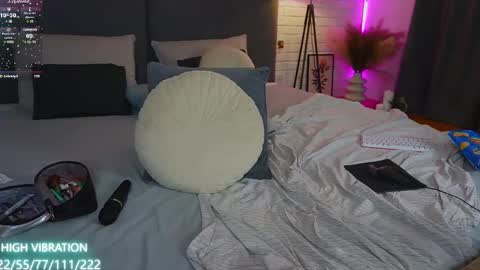 Snapshot of selena_lily chatting on February 11, 4:13 pm Selena Lily online show from February 11, 4:13 pm