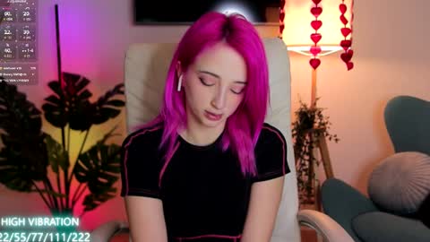 Snapshot of selena_lily chatting on February 24, 3:23 am Selena Lily online show from February 24, 3:23 am