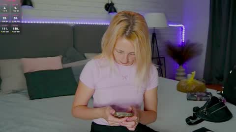 Snapshot of selena_lily chatting on September 11, 12:17 pm Selena Lily online show from September 11, 12:17 pm