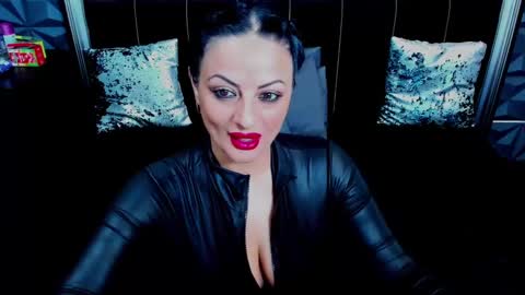 Snapshot of selena_vixen chatting on February 22, 5:23 am Selene online show from February 22, 5:23 am