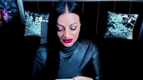 Snapshot of selena_vixen chatting on December 21, 6:30 am Selene online show from December 21, 6:30 am