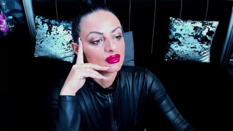 Snapshot of selena_vixen chatting on December 22, 8:38 am Selene online show from December 22, 8:38 am