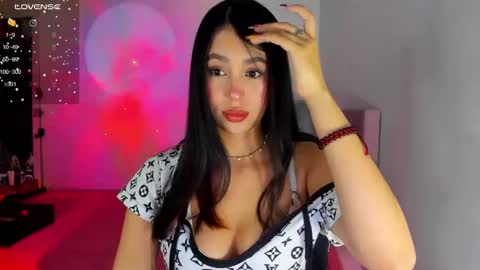 Snapshot of selene_e chatting on February 20, 1:46 am Karol. online show from February 20, 1:46 am