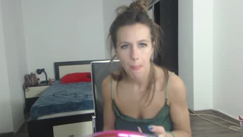 Snapshot of sellena_angels chatting on February 17, 4:39 pm sellena_angels online show from February 17, 4:39 pm
