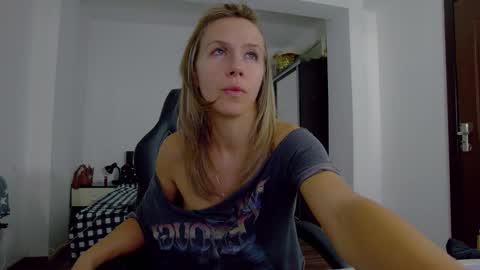 Snapshot of sellena_angels chatting on September 21, 10:19 am sellena_angels online show from September 21, 10:19 am