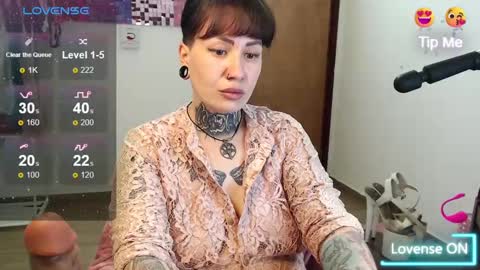 Snapshot of senorita_dakota chatting on September 18, 12:47 am senorita_dakota online show from September 18, 12:47 am