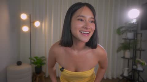 Maria- OF sensual bee online show from January 7, 11:35 pm