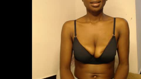 Snapshot of sera_booty chatting on February 18, 9:53 pm Anne online show from February 18, 9:53 pm