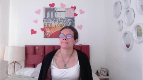 sereneclarks_ online show from March 8, 3:13 pm