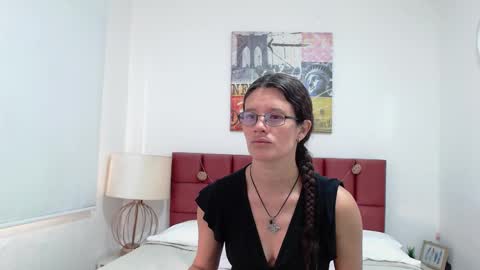 sereneclarks_ online show from February 5, 12:27 pm