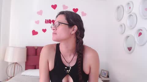 sereneclarks_ online show from February 26, 3:32 pm