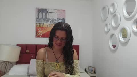 sereneclarks_ online show from February 12, 12:44 pm