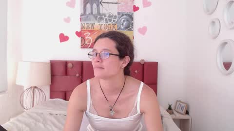 sereneclarks_ online show from March 8, 6:16 pm