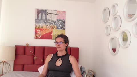 sereneclarks_ online show from February 1, 6:29 pm
