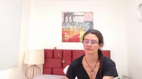 sereneclarks_ online show from February 4, 3:36 pm