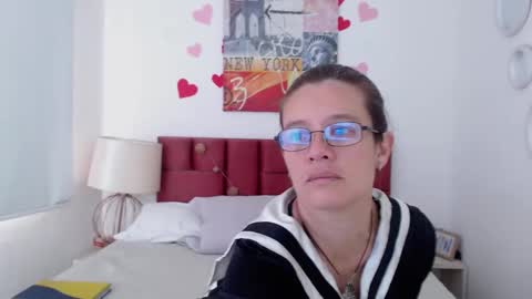 sereneclarks_ online show from March 10, 12:28 pm
