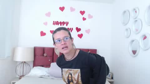 sereneclarks_ online show from February 20, 12:25 pm