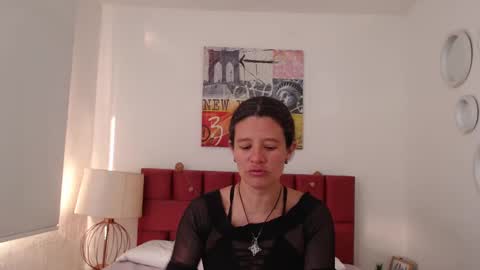 sereneclarks_ online show from February 3, 12:47 pm