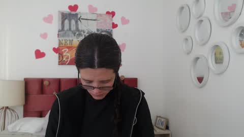 sereneclarks_ online show from March 8, 12:09 pm