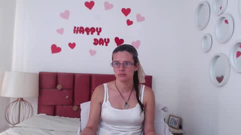 sereneclarks_ online show from February 20, 6:35 pm